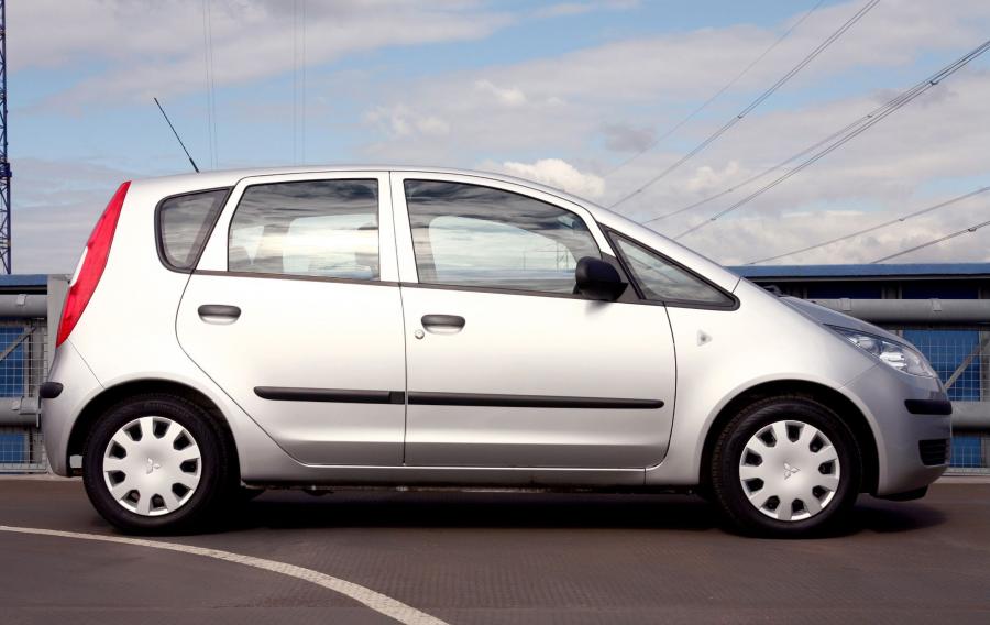  Mitsubishi Colt 5-Door 2004 года  (UK) (фото 27 из 33)